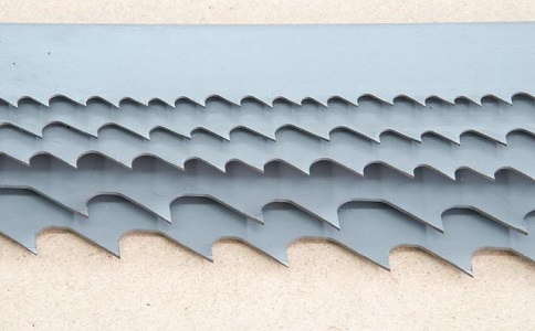 海淀带锯床上的钢丝刷，对于带锯条的重要性